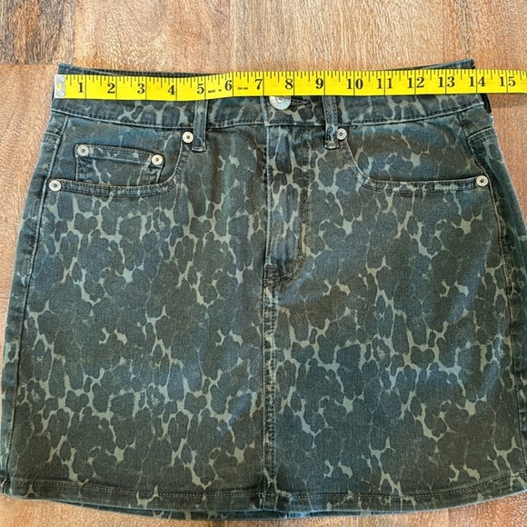 AMERICAN EAGLE • HI-RISE MINI • Size 4 - Picture 10 of 13